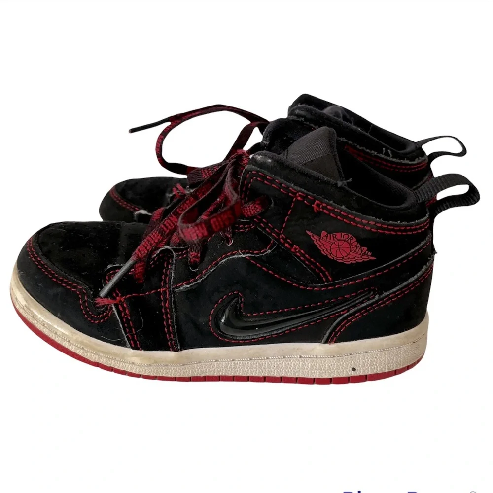 Nike Air Jordan 1 Mid Fearless Black/Red Size 9